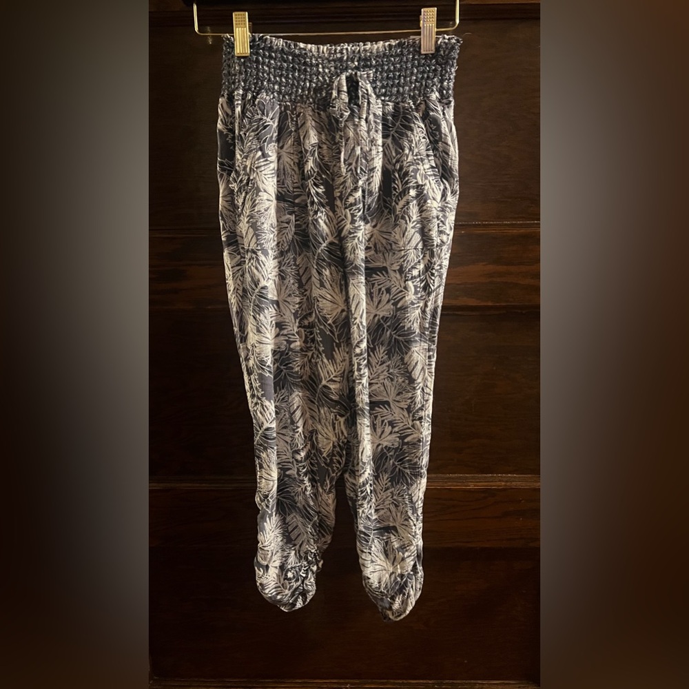 Women's Black and White Tropical Print Pants, 100% Rayon, NWT, XS